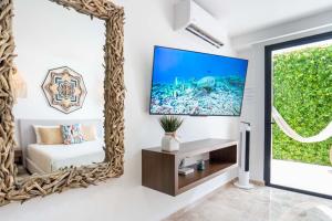 Midtown 2 by Andiani Travel