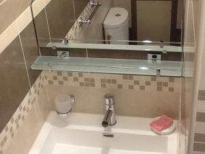 Studio romantique avec balcon et parking à 50 m de la plage - FR-1-712-12