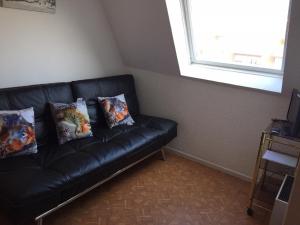 Appartement 3 pièces avec mezzanine près de la plage, parking compris - FR-1-712-19