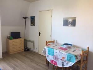 Appartement calme 2 pièces avec balconnet et parking - FR-1-712-21