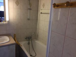 Appartements Grand studio familial avec balcon et parking a 2 pas de la plage et du centre de Villers-sur-Mer - FR-1-712-2 : photos des chambres
