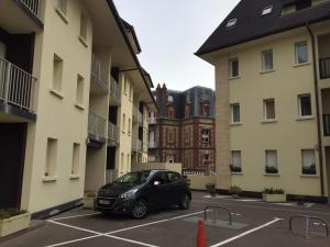 Appartements Grand studio familial avec balcon et parking a 2 pas de la plage et du centre de Villers-sur-Mer - FR-1-712-2 : photos des chambres