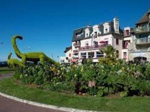 Appartements Grand studio familial avec balcon et parking a 2 pas de la plage et du centre de Villers-sur-Mer - FR-1-712-2 : photos des chambres