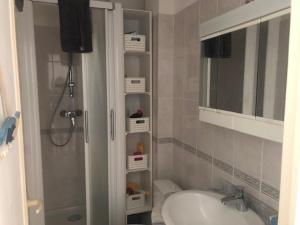 Appartements Appartement 2 pieces cosy au centre-ville, a 2 pas de la plage avec parking - FR-1-712-35 : photos des chambres