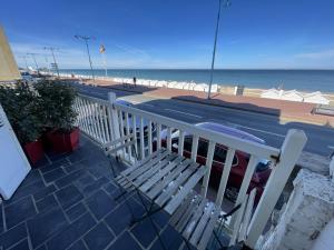Appartements Appartement en front de mer a Villers-sur-Mer face au Casino, 2P tout equipe avec parking privatif - FR-1-712-14 : photos des chambres