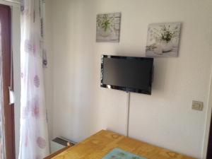 Appartement 2 Pièces avec Balcon et Parking à 50 m de la Plage - FR-1-712-15