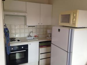 Appartement 2 Pièces avec Balcon et Parking à 50 m de la Plage - FR-1-712-15