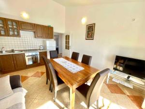 Apartments in Crikvenica 44015 