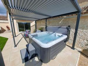 Maisons de vacances Rudelle maison Jacuzzi et piscine prive : photos des chambres