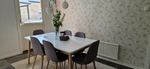 The Red and White House