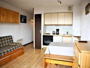 Studio cabine fermée, 4 couchages, balcon ensoleillé, au pied des pistes - Auris en Oisans - FR-1-297-306 - Le Vert