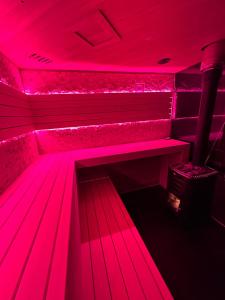 Luxurious Family Villa with sauna big garden and jacuzzi