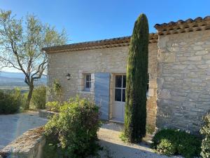 In Gordes, facing the entire Luberon Park a beautiful 5 bedrooms house