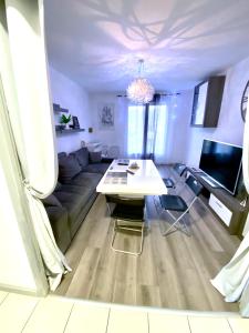 Appartements Le cafe charmant, appartement dans immeuble avec parking barriere, balcon : photos des chambres