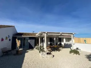 Mas des Oliviers, maison avec piscine privative et chauffée LOCAMARGUE - Cave de la Pinède