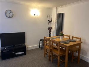 Entire 2-bedroom Flat in Camden