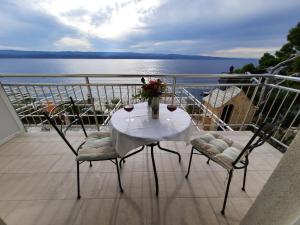 Beachfront villa TOPIĆ