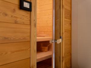 Chalets Chalet Mountainside avec sauna et jacuzzi a 200m des pistes : photos des chambres