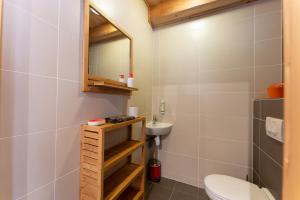 Chalets Chalet Mountainside avec sauna et jacuzzi a 200m des pistes : photos des chambres