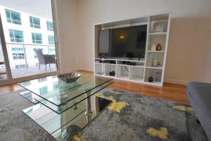 City & Sea View+FREE Parking Modern Condo