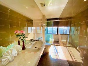 Tuan Chau Marina Hotel