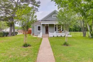 Gas Grill and Private Yard Home in Bellville - Cat Spring