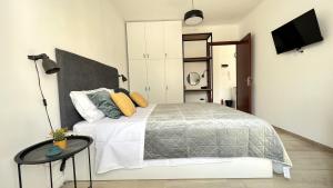 Zeus Bright & New Apartment - 25 walk to the Acropolis