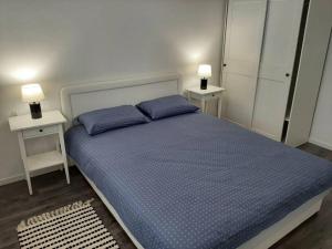 Apartment Isla with heated pool,center, near the beach