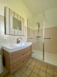 Maison jardin bord de mer Bretagne authentique