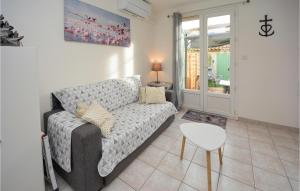 Maisons de vacances Beautiful home in Aigues-Mortes with WiFi and 2 Bedrooms : photos des chambres