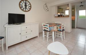 2 Bedroom Cozy Home In Aigues-Mortes