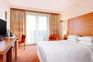 Superior Queen Room room in Sheraton Duesseldorf Airport Hotel