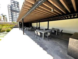 Luxury 3BR Apartment w Pool, Spa & Stunning Views