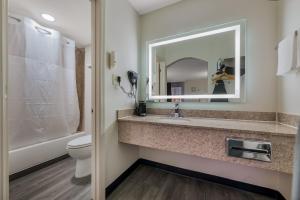Double Room with Two Double Beds - Non-Smoking room in Econo Lodge Gadsden - Attalla