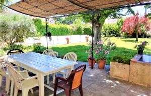 Maisons de vacances Nice Home In Marguerittes With Outdoor Swimming Pool, Wifi And 4 Bedrooms : photos des chambres