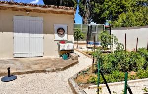 Maisons de vacances Nice Home In Marguerittes With Outdoor Swimming Pool, Wifi And 4 Bedrooms : photos des chambres