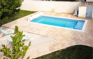 Maisons de vacances Awesome home in Pierrelatte with Outdoor swimming pool and 3 Bedrooms : photos des chambres