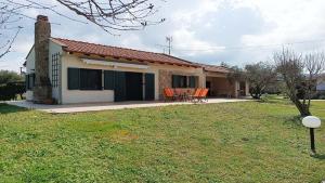 Detached House in Pefkochori with Garden
