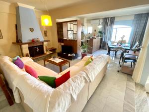 Roumatsali home - Hidden 2BR historical gem