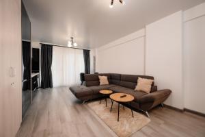 Alma 163 - Pool by N10