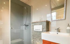 Stunning Home In Ed With Kitchen