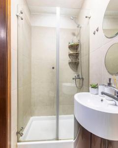 Modern Private Suite with Balcony & Bathroom - King and Queen Beds