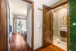 Modern Private Suite with Balcony & Bathroom - King and Queen Beds