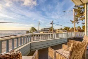 Whales Paradise - Otter Rock