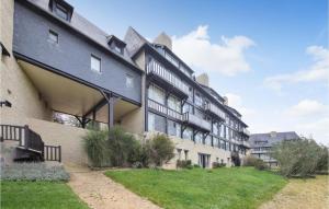 Cozy Apartment In Tourgéville With Wifi