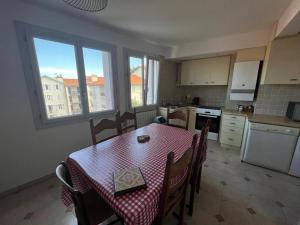 Appartements Appartement Biarritz, 4 pieces, 6 personnes - FR-1-239-912 : photos des chambres