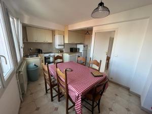 Appartements Appartement Biarritz, 4 pieces, 6 personnes - FR-1-239-912 : photos des chambres