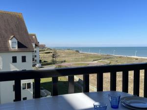 Appartement 2 pièces avec balcon et accès direct plage à Cabourg, animaux admis - FR-1-487-352