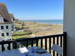 Appartement 2 pièces avec balcon et accès direct plage à Cabourg, animaux admis - FR-1-487-352