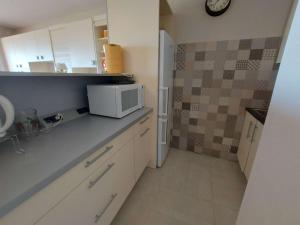 Appartement 2 pièces climatisé en front de mer au Grau dAgde avec terrasse et accès direct à la plage - FR-1-423-275